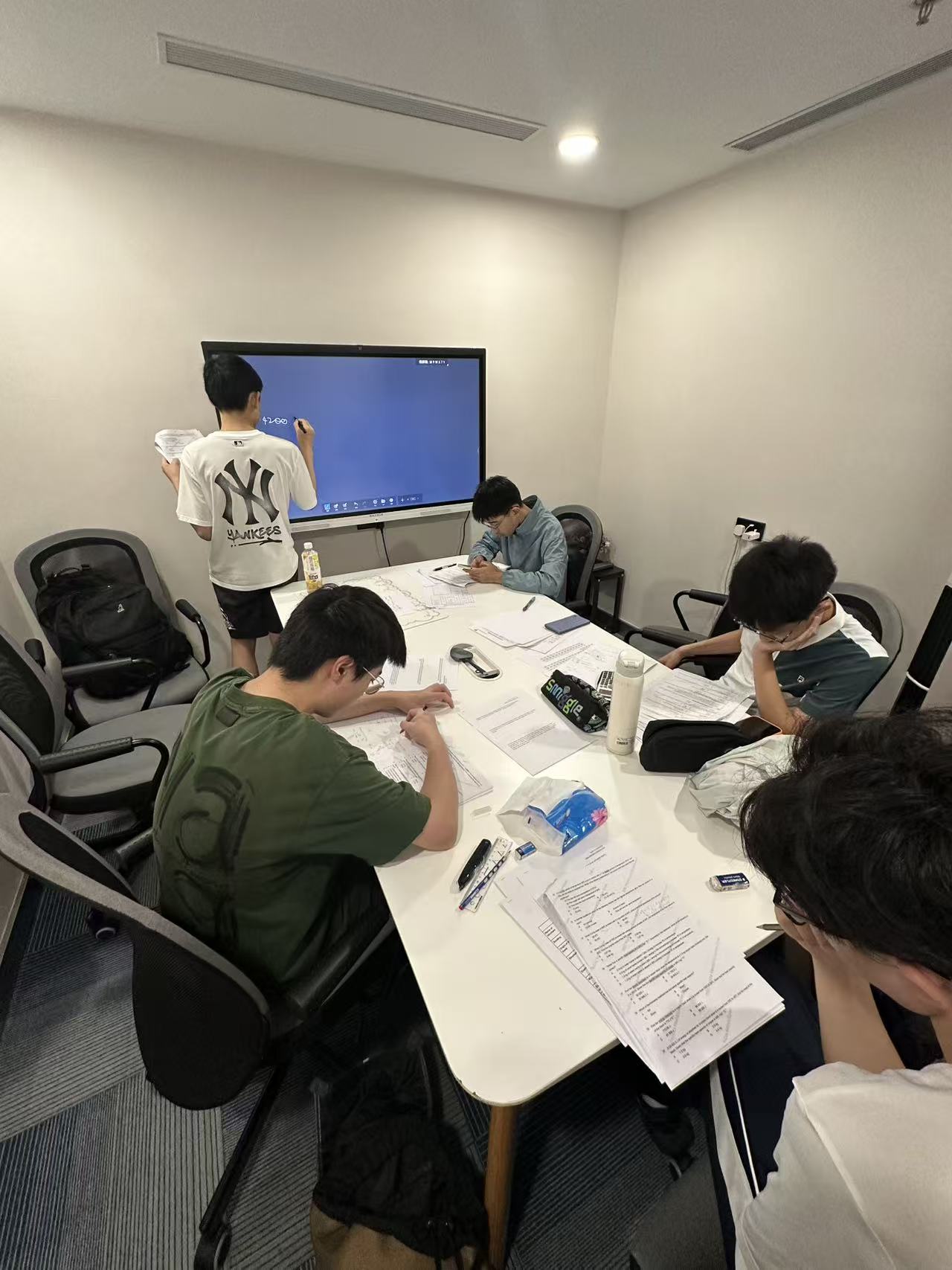 課堂學習氛圍 — 學生專注聽講